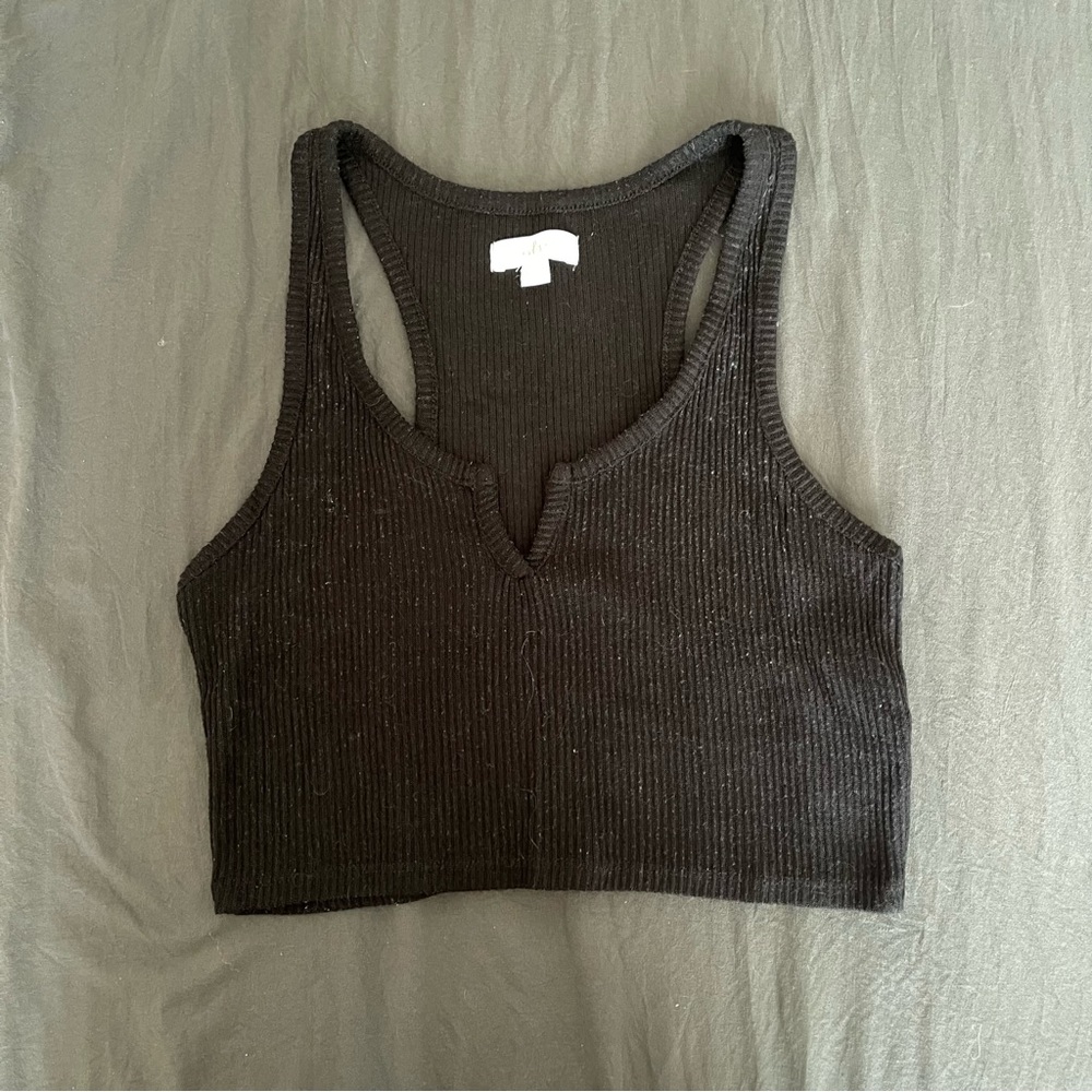 ribbed black tank top